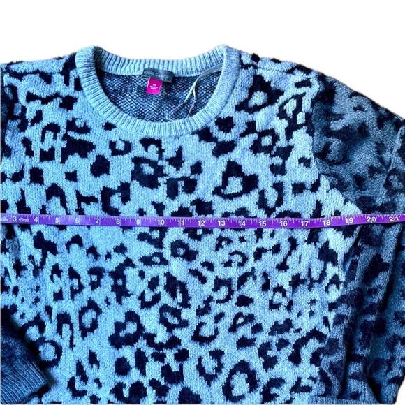 Vince Camuto Cheetah Print Sweater Gray Crewneck Women’s Size Medium​ Black - Picture 3 of 9
